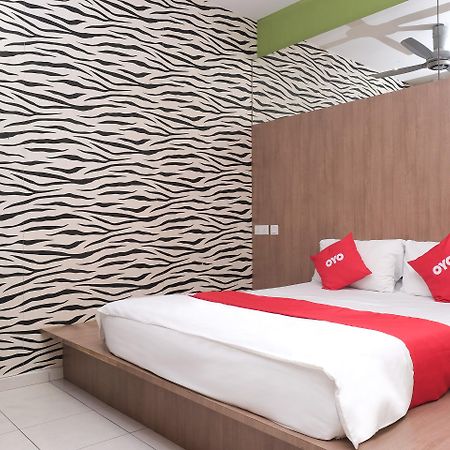Super Oyo 89930 Golden Guest House Kuantan Luaran gambar
