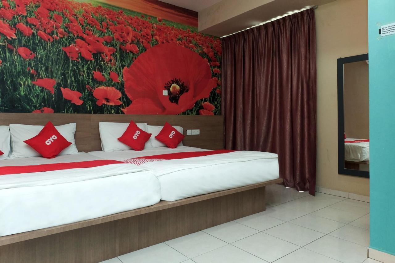 Super Oyo 89930 Golden Guest House Kuantan Luaran gambar