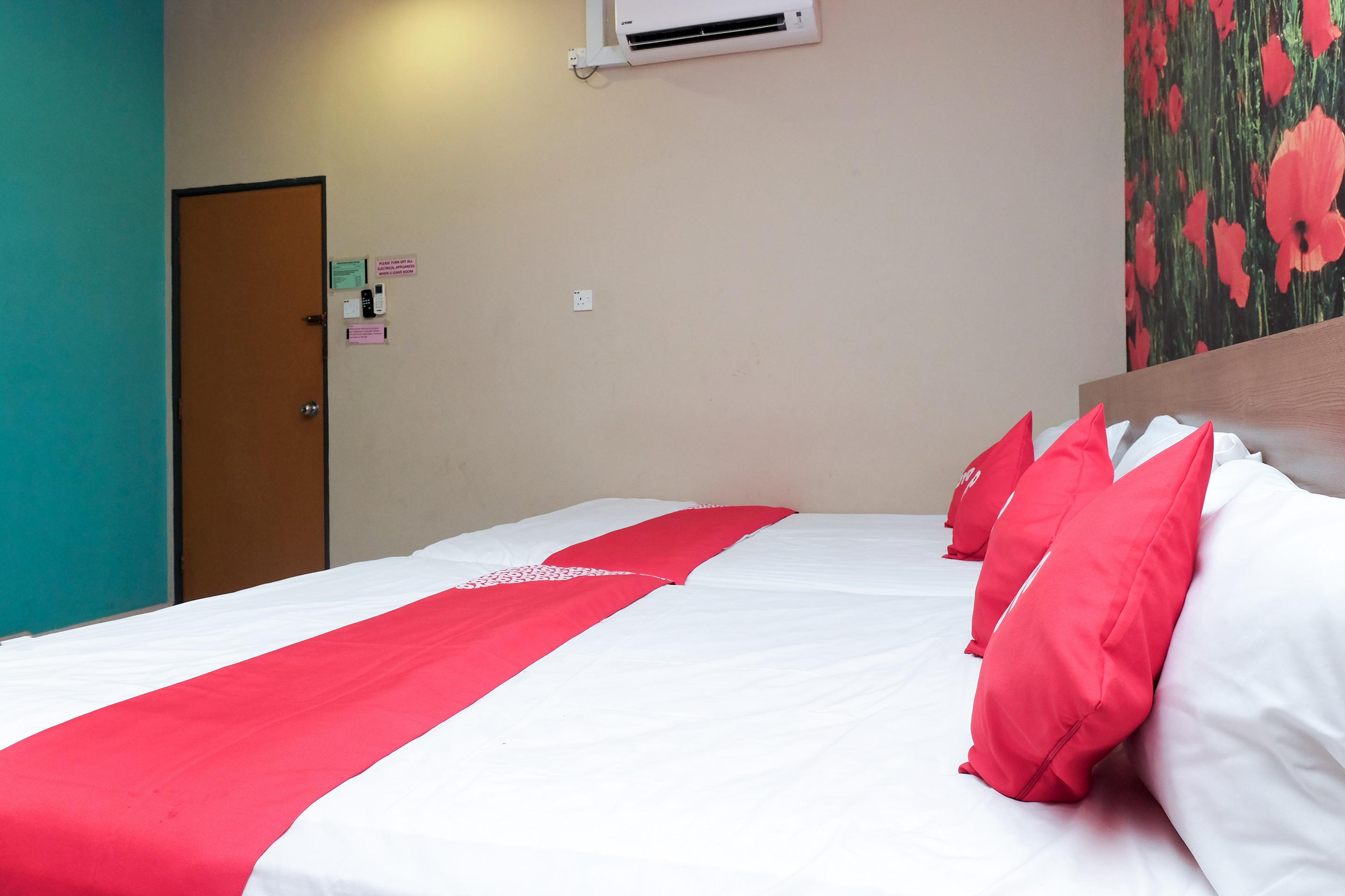 Super Oyo 89930 Golden Guest House Kuantan Luaran gambar