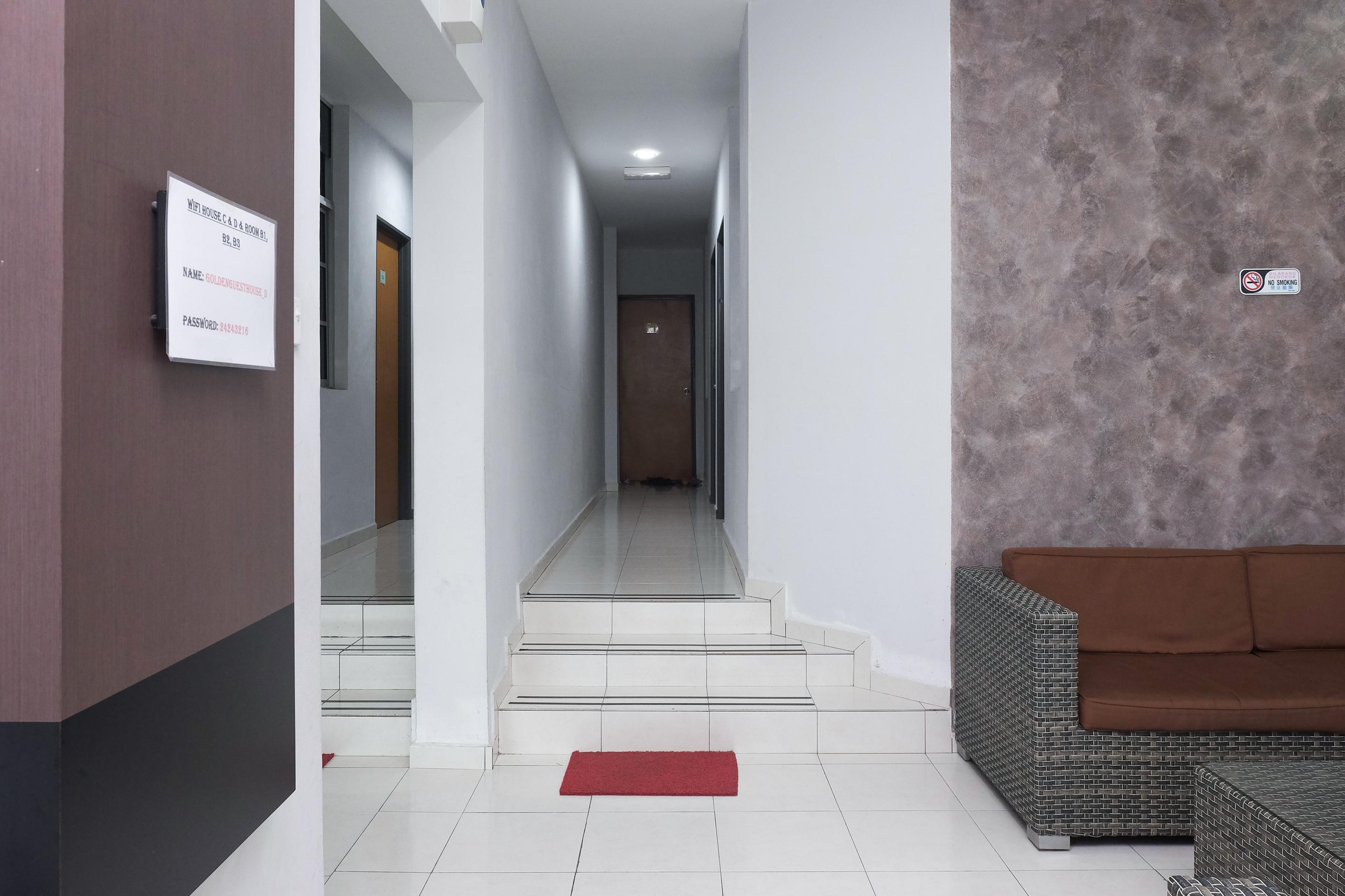 Super Oyo 89930 Golden Guest House Kuantan Luaran gambar