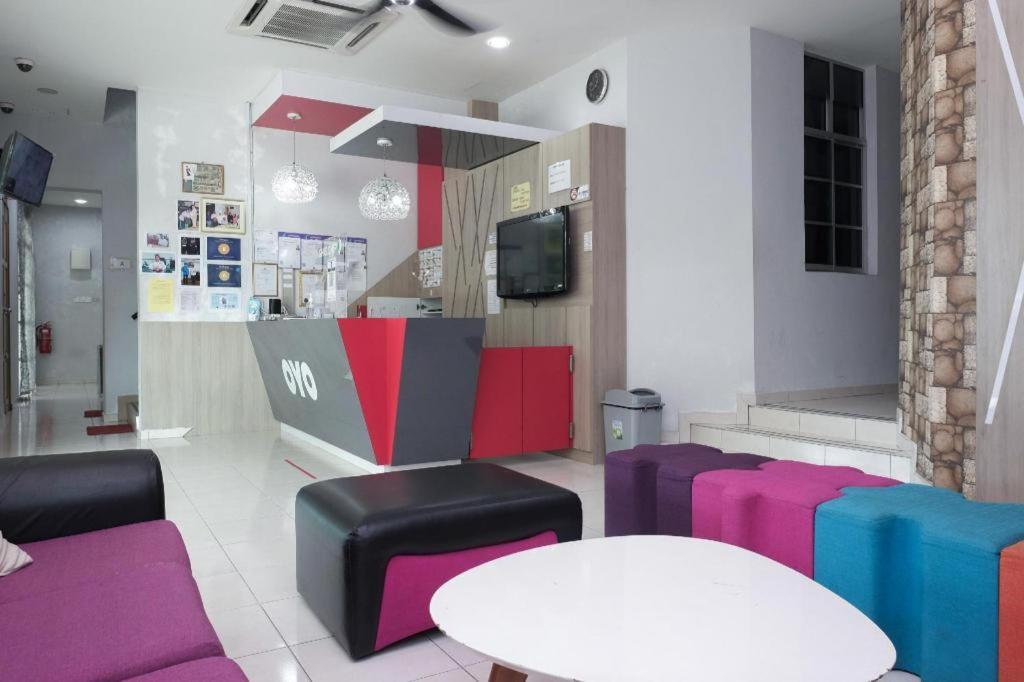 Super Oyo 89930 Golden Guest House Kuantan Luaran gambar