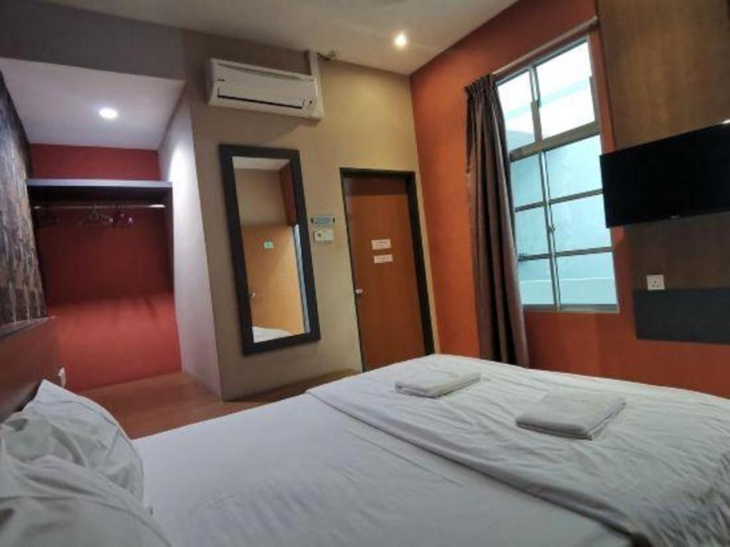 Super Oyo 89930 Golden Guest House Kuantan Luaran gambar