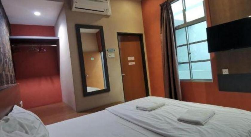 Super Oyo 89930 Golden Guest House Kuantan Luaran gambar